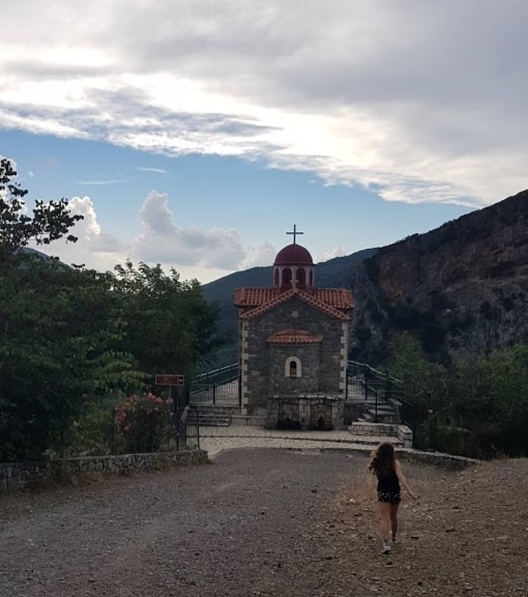 המנזר התלוי פרודרומוס - פלופונס - ארקדיה - כנרת מטיילת - יוון למטייל - יוון עם ילדים
